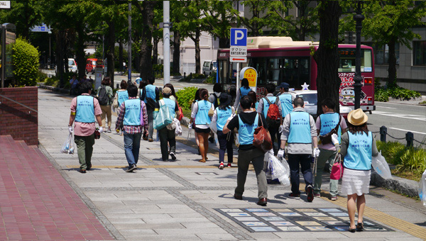 横浜でのボランティア交流の風景